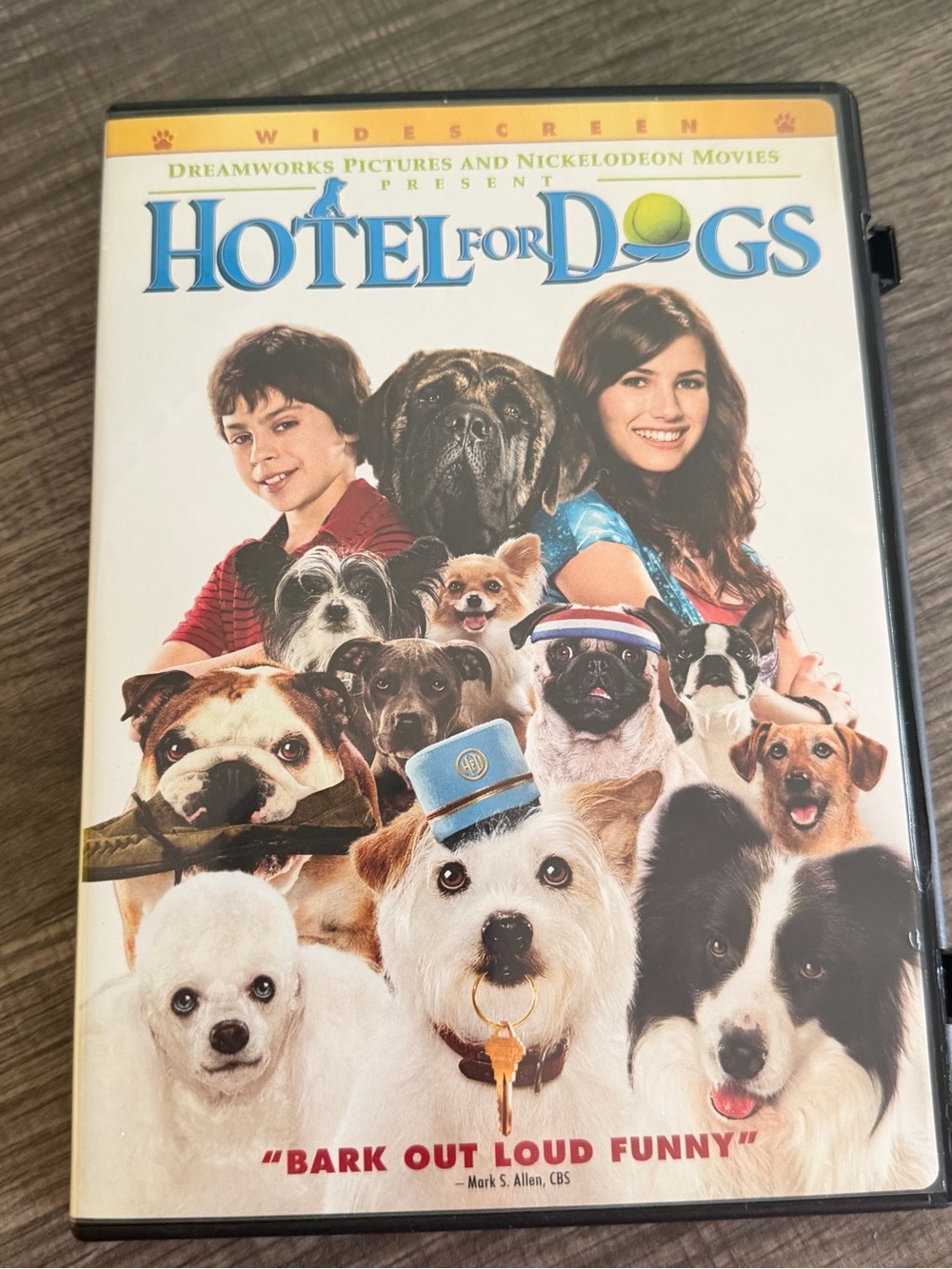 DreamWorks Hotel for Dogs DVD Cover - Blue, White, Brown Accents
